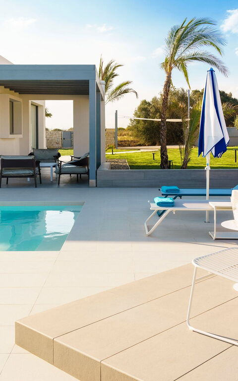 Villa Mia: Buitenkanten, Buitenshuis