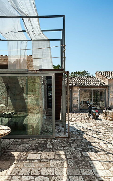 Villa Edicole: Buitenkanten, Buitenshuis