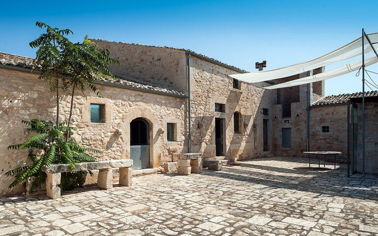 Villa Edicole: Buitenkanten, Buitenshuis