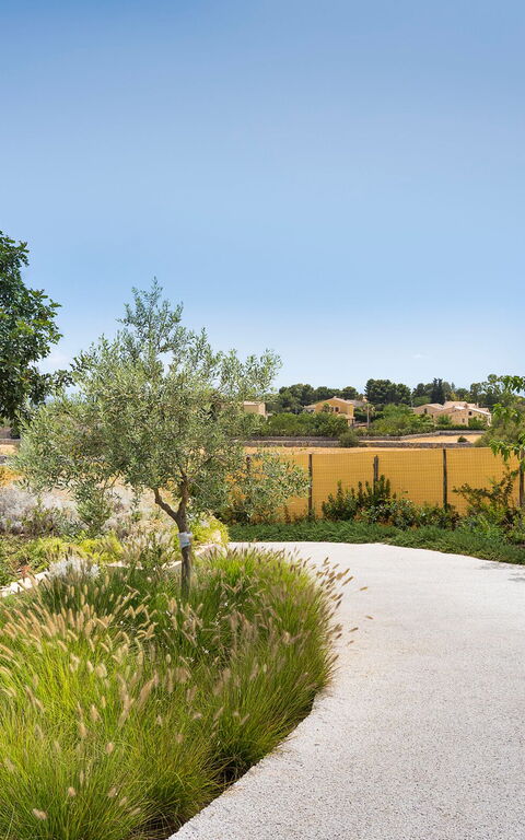 Villa Meravilla: Buitenshuis, Hoofdingang, Tuin