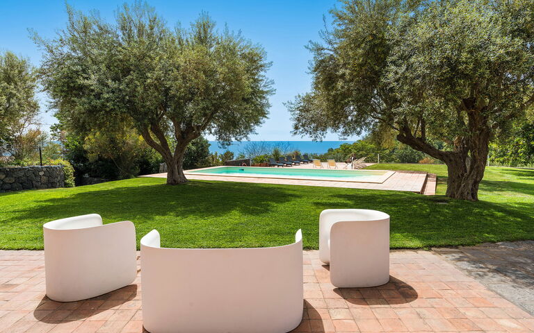 Villa Mila: Buitenkanten, Buitenshuis, Tuin, zwembad