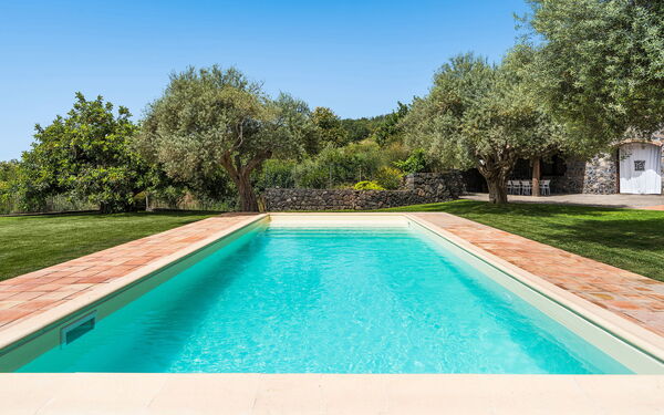 Villa Mila: Buitenkanten, Buitenshuis, Tuin, zwembad