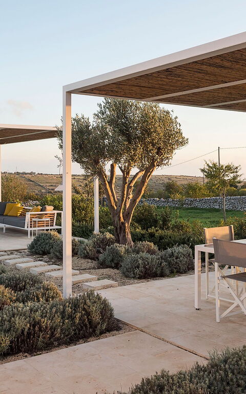 Villa Hybla: Balkon / terras / patio, Buitenshuis