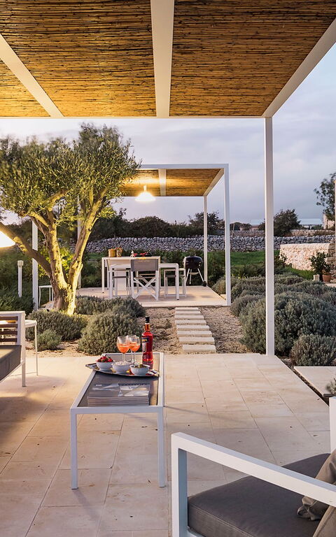 Villa Hybla: Balkon / terras / patio, Buitenshuis