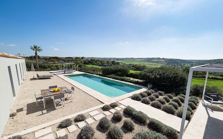 Villa Hybla: Buitenshuis, zwembad