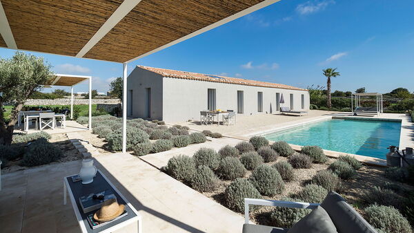 Villa Hybla: Balkon / terras / patio, zwembad