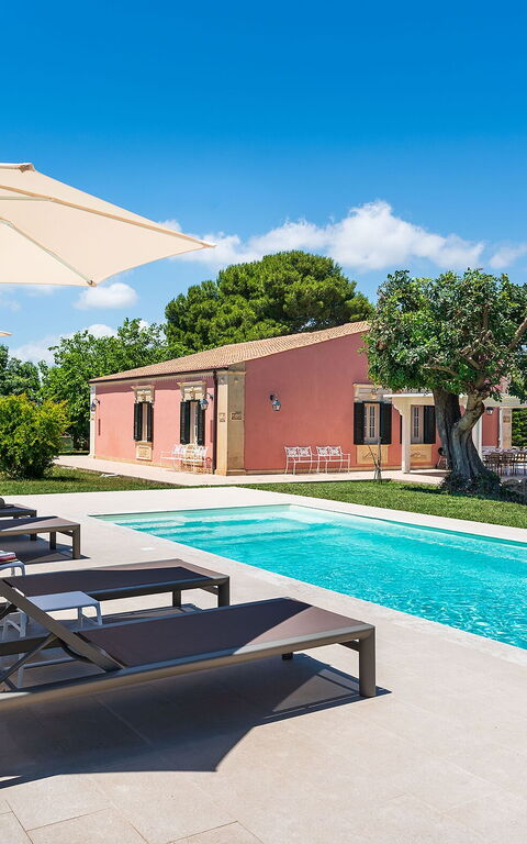 Villa Girasole: Buitenkanten, zwembad