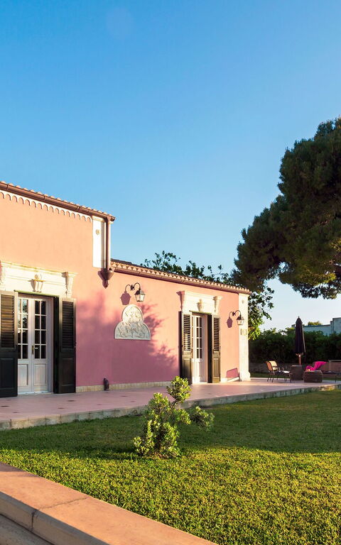 Villa Girasole: Buitenkanten, Buitenshuis, Tuin