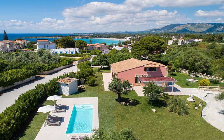 Villa Girasole: Buitenkanten, Tuin