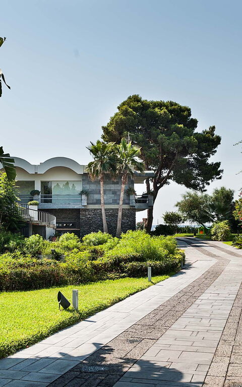 Galatea: Buitenshuis, Hoofdingang