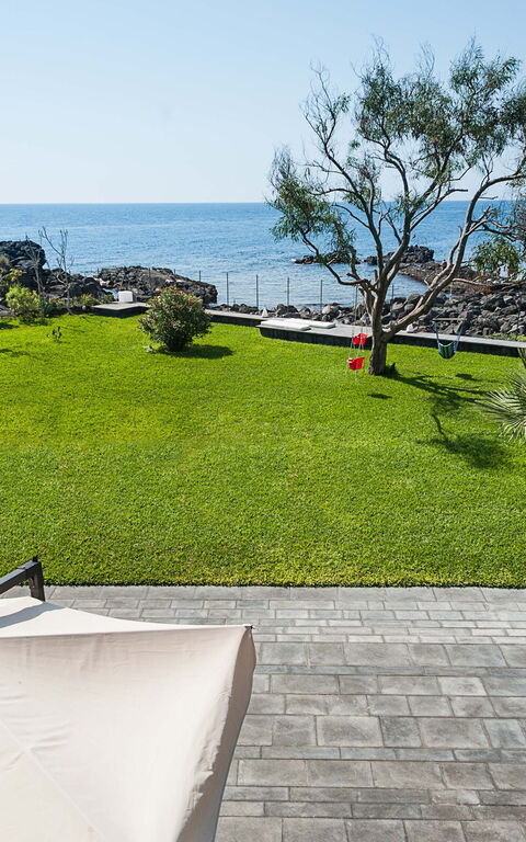 Galatea: Buitenshuis, Keer bekeken, Tuin, Zomer