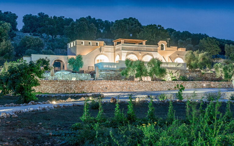 La Residenza - Corte Dei Messapi: Buitenkanten, Buitenshuis, Keer bekeken