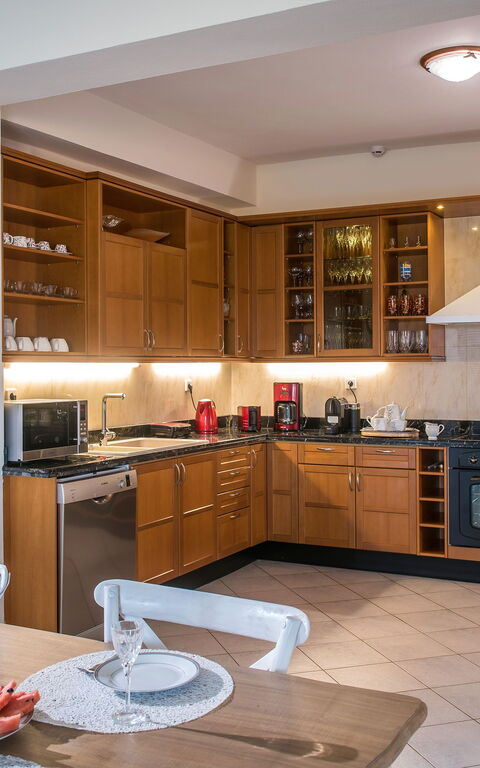 Villa Artemis: Keuken, Lunchroom