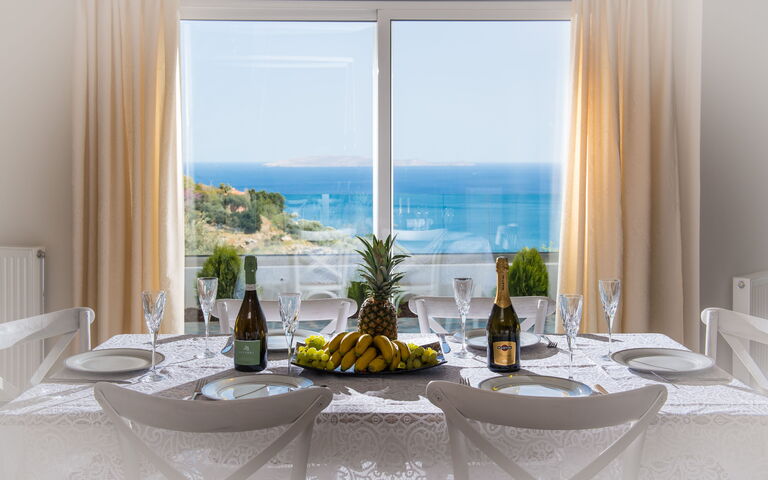 Villa Artemis: Keer bekeken, Lunchroom