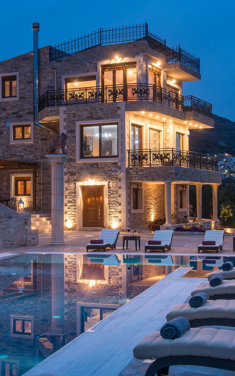 Villa Bella Mare: Buitenkanten, zwembad