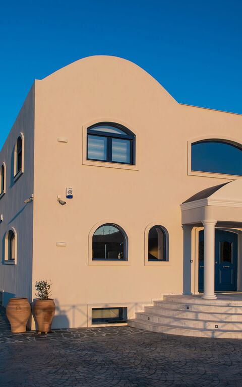 Villa Santor: Buitenkanten, Hoofdingang