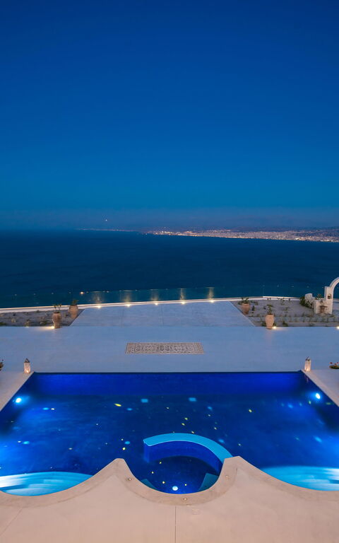 Villa Santor: Balkon / terras / patio, Keer bekeken, zwembad