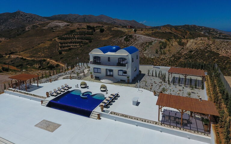 Villa Santor: Balkon / terras / patio, Buitenkanten, zwembad