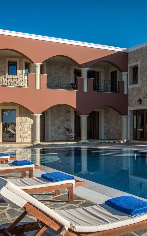 Villa Kalliste: Buitenkanten, zwembad