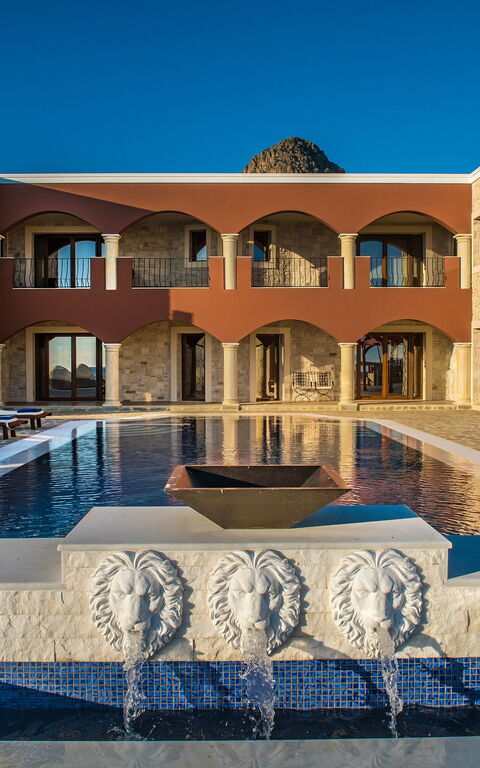 Villa Kalliste: Buitenkanten, zwembad