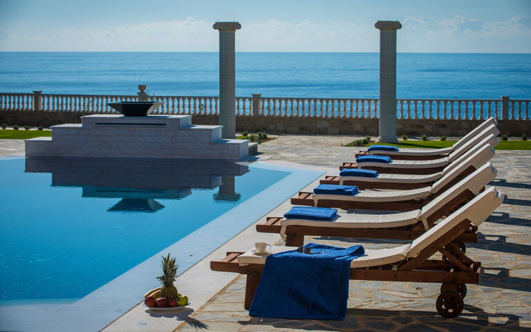 Villa Kalliste: Keer bekeken, zwembad