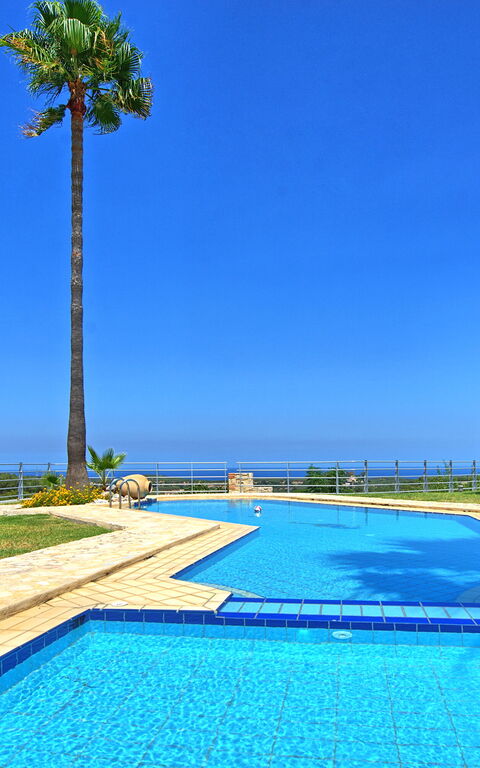 Villa Myrtia: Buitenshuis, zwembad