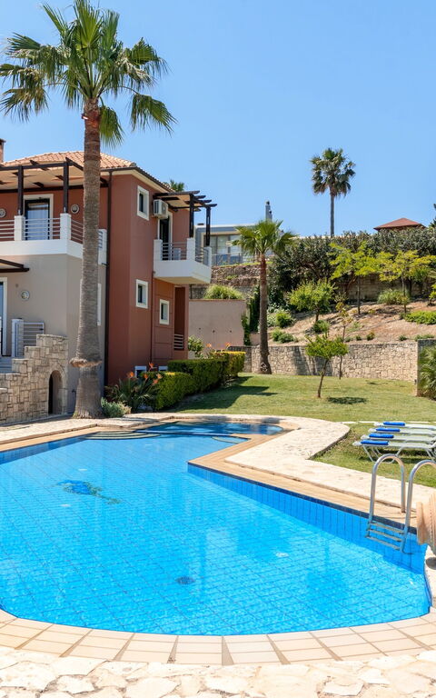 Villa Myrtia: Buitenkanten, zwembad