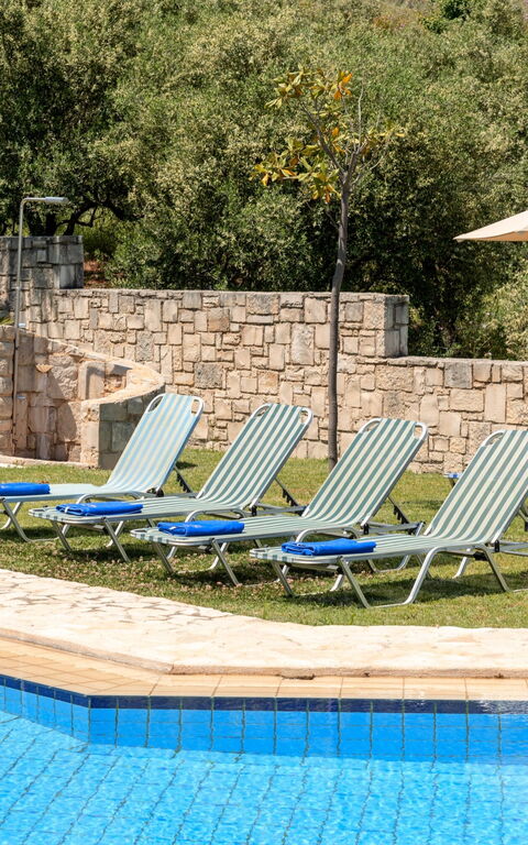 Villa Myrtia: Zomer, zwembad