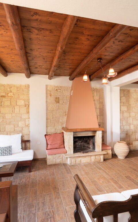 Villa Kissos: Lunchroom, Woonkamer