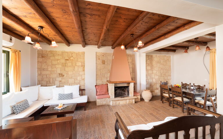 Villa Kissos: Lunchroom, Woonkamer