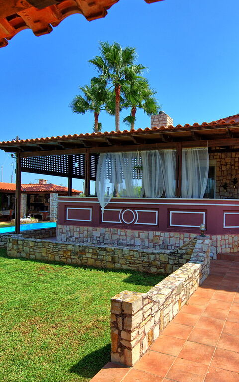 Villa Milon: Buitenshuis, Tuin