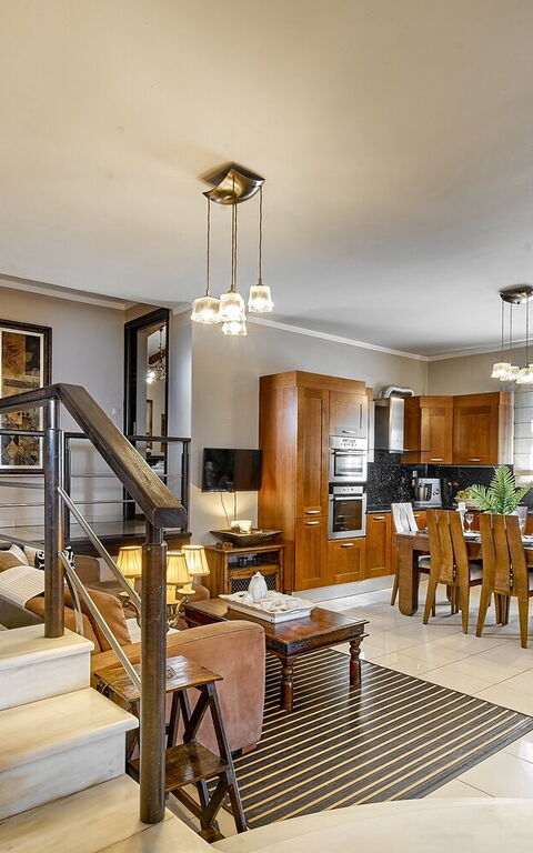 Villa Milon: Keuken, Lunchroom, Woonkamer