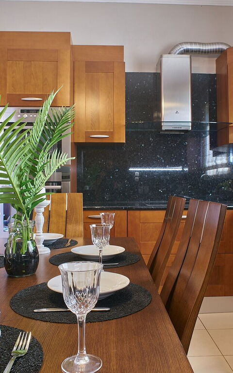 Villa Milon: Keuken, Lunchroom