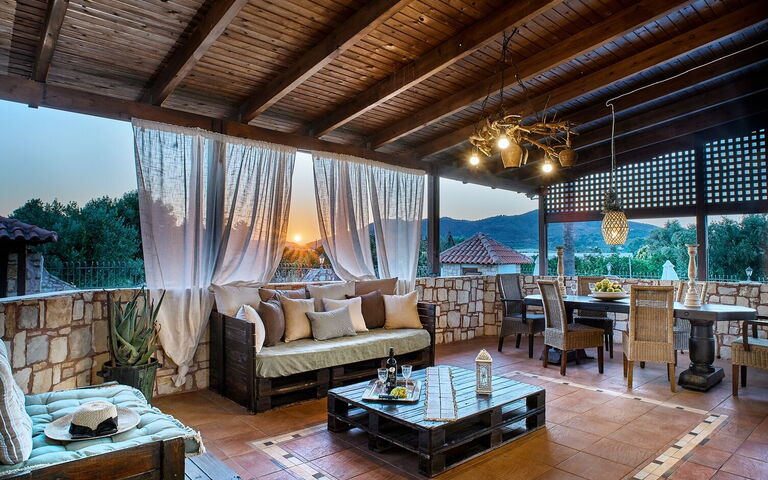 Villa Milon: Balkon / terras / patio