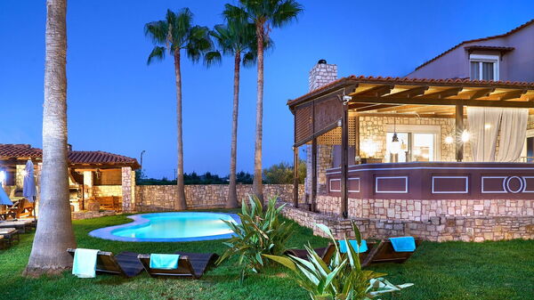 Villa Milon: Tuin, zwembad