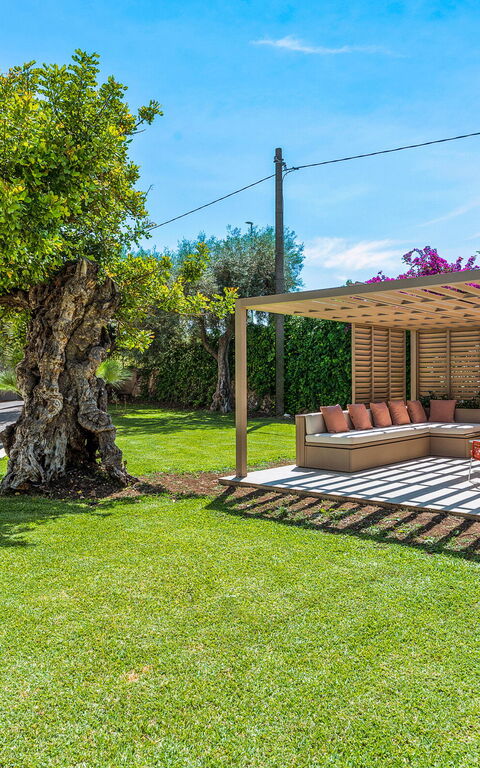 Villa Artemare: Buitenkanten, Buitenshuis, Tuin