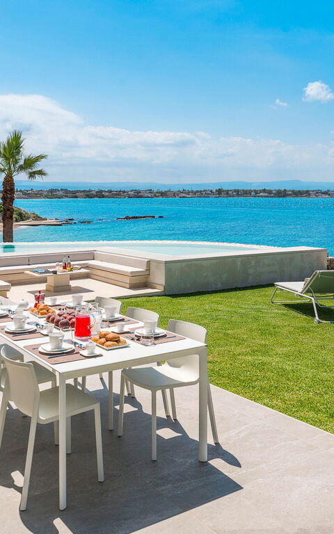 Villa Artemare: Buitenkanten, Buitenshuis, Keer bekeken, Tuin, zwembad