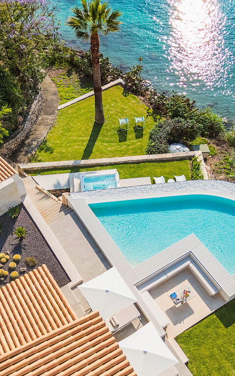 Villa Artemare: Buitenkanten, Buitenshuis, Keer bekeken, Tuin, zwembad