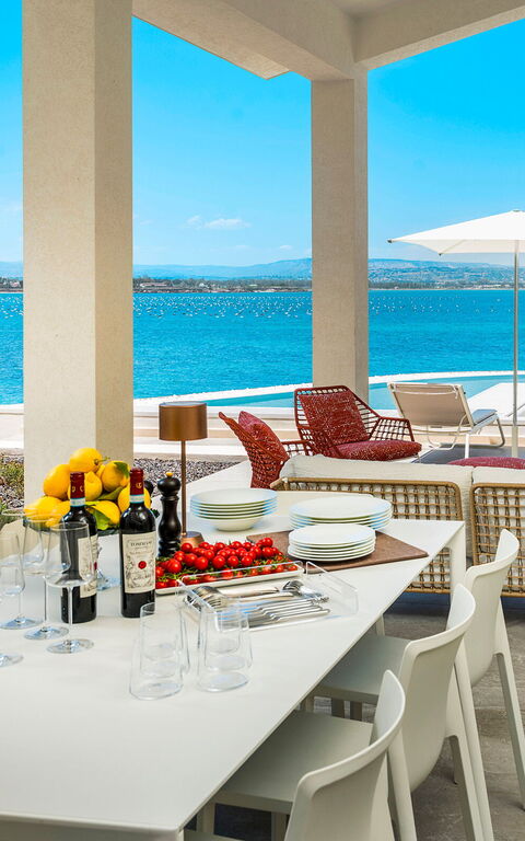 Villa Artemare: Buitenkanten, Buitenshuis, Keer bekeken