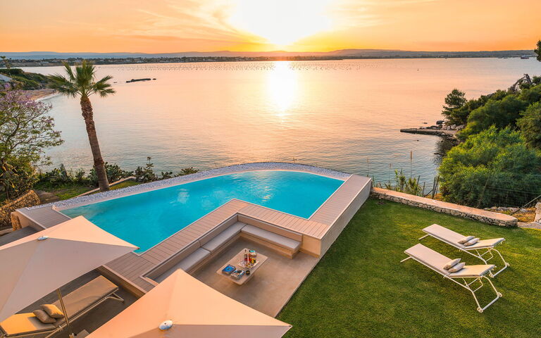 Villa Artemare: Buitenkanten, Buitenshuis, Keer bekeken, Tuin, zwembad