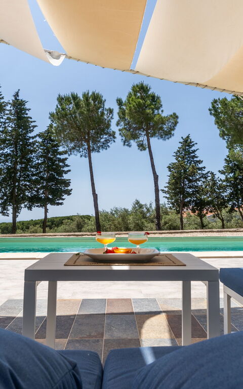 Villa Pica: Buitenkanten, Buitenshuis, zwembad