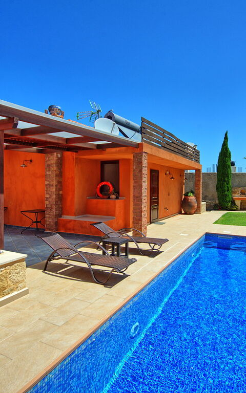 Villa Rodanthi: Zomer, zwembad