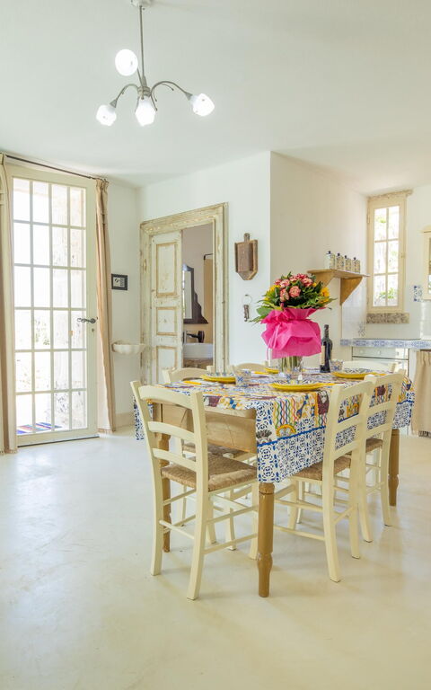 Villa Turris: Keuken, Lunchroom, Woonkamer