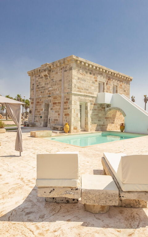 Villa Turris: Balkon / terras / patio, zwembad