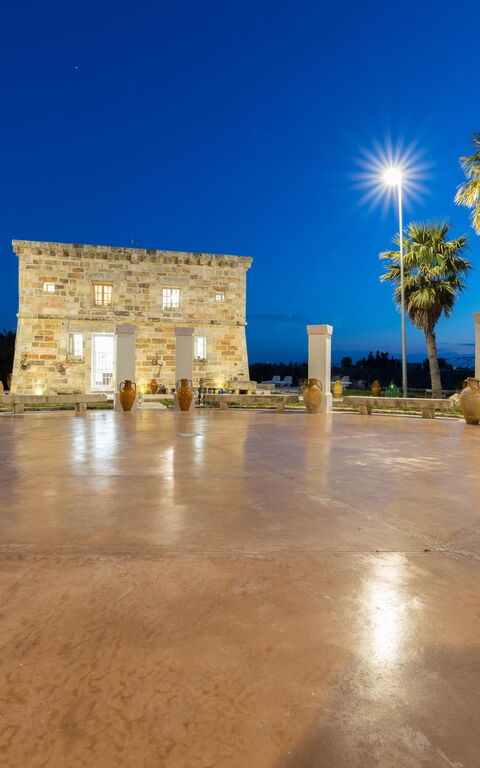 Villa Turris: Hoofdingang, Tuin