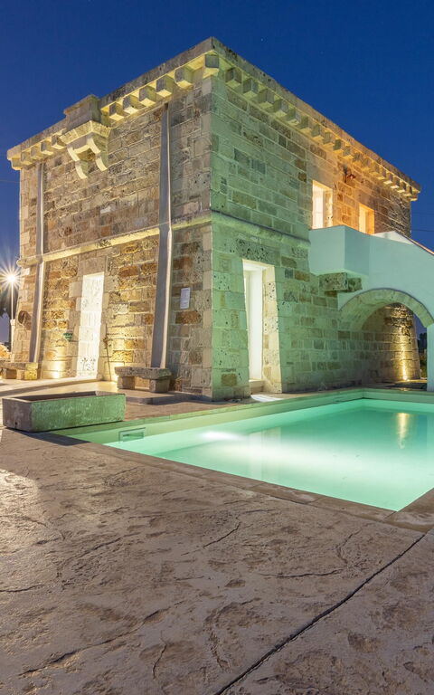 Villa Turris: Tuin, zwembad