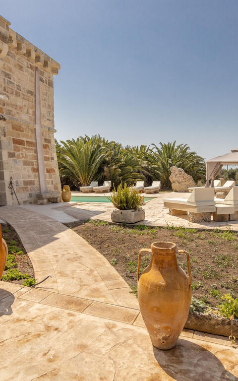 Villa Turris: Balkon / terras / patio, Tuin