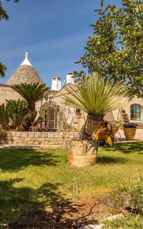 Trullo Patricia Pool: Buitenkanten, Tuin