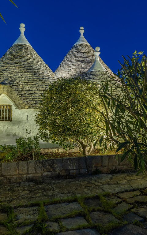 Trullo Patricia Pool: Buitenkanten, Tuin