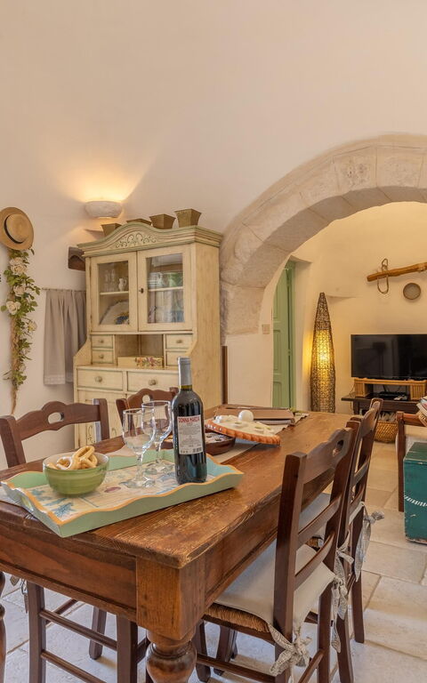 Trullo Patricia Pool: Hoofdingang, Lunchroom, Woonkamer